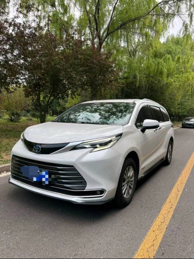 Toyota 2021 Sienna 2.5 CVT Prestige Edition — photo 1