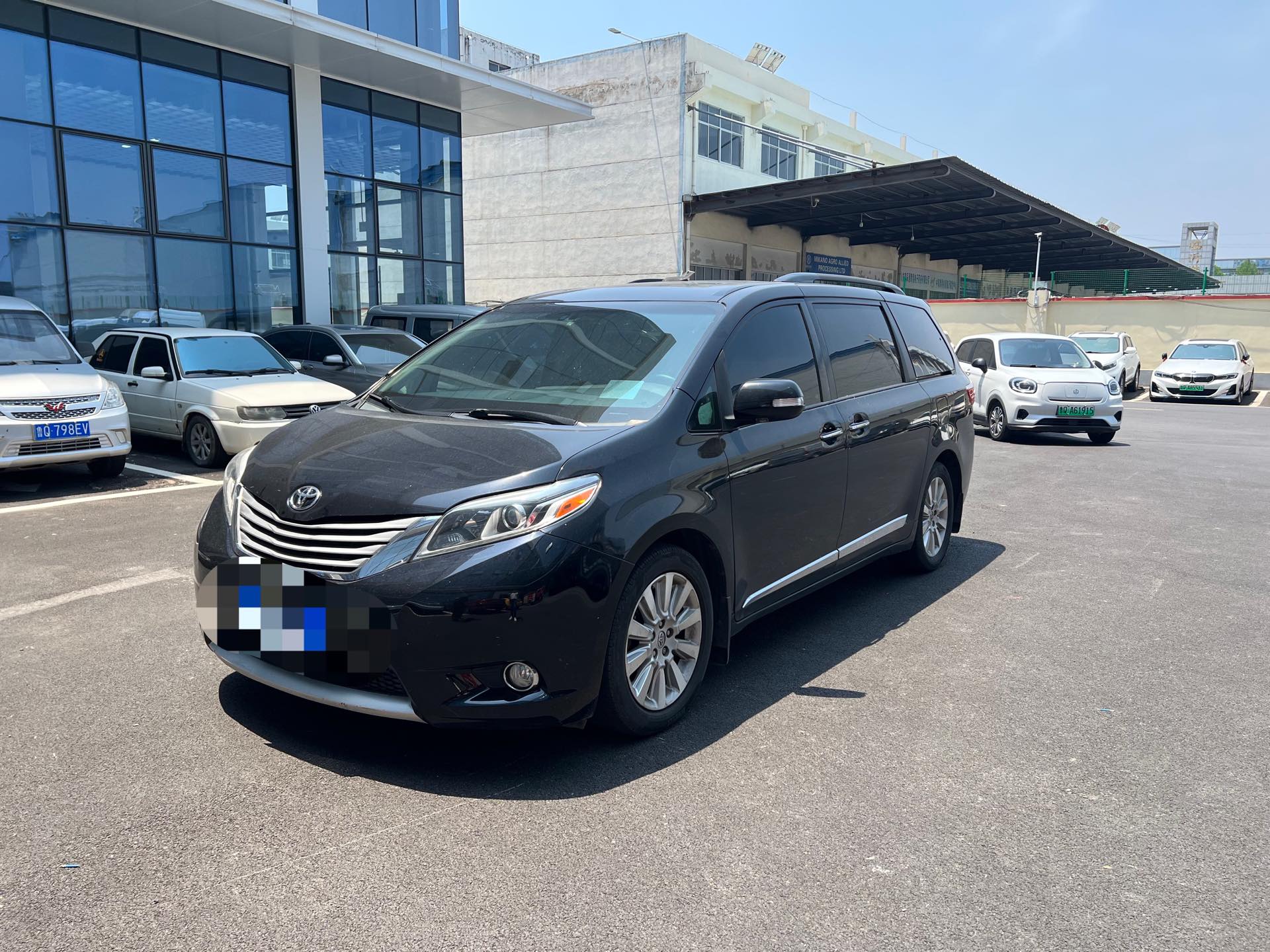 Toyota Sienna (Imported) 2015 Sienna 3.5 XLE Premium AWD 7-seater (U.S. specification)