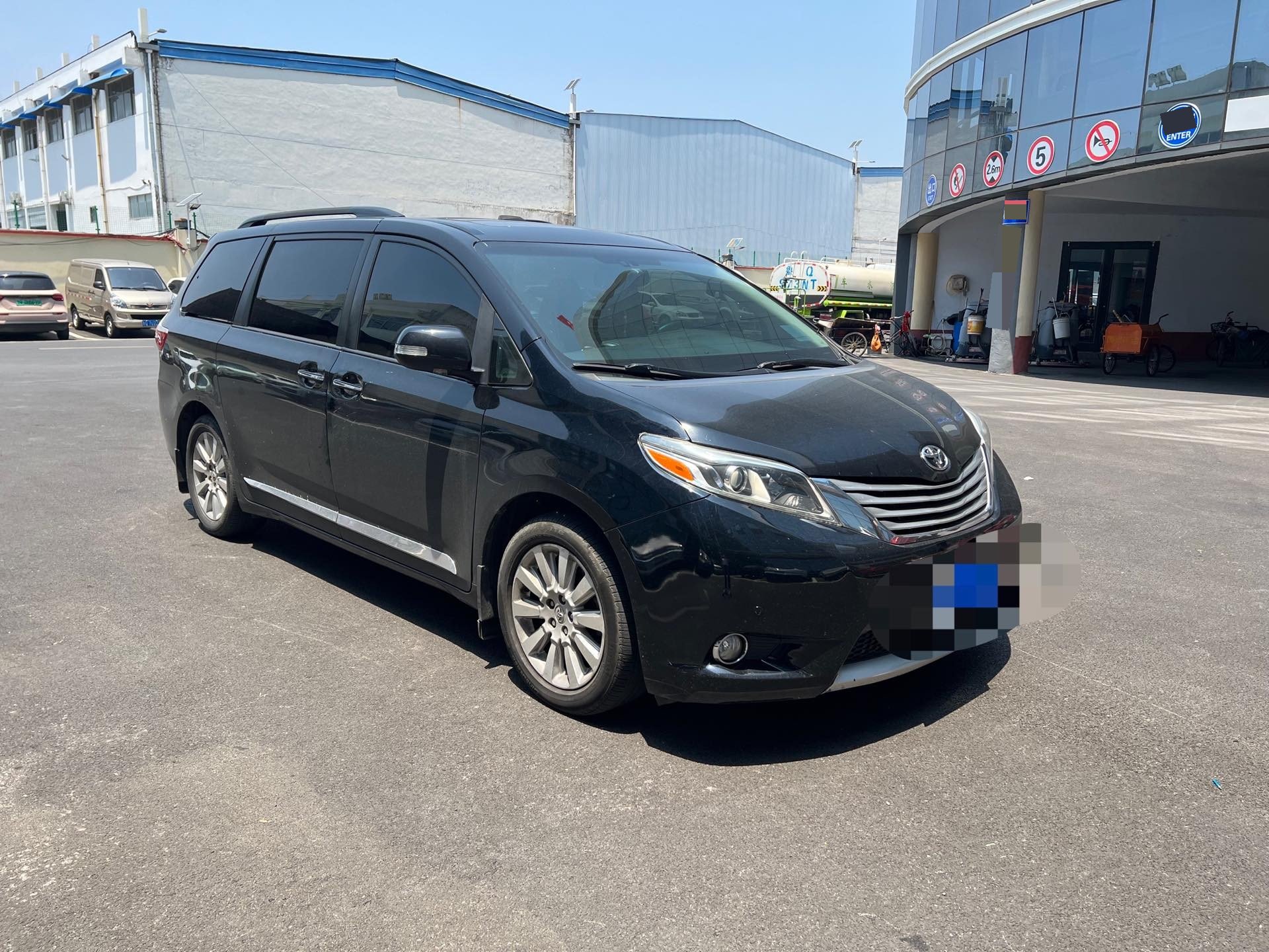Toyota Sienna (Imported) 2015 Sienna 3.5 XLE Premium AWD 7-seater (U.S. specification) — 2