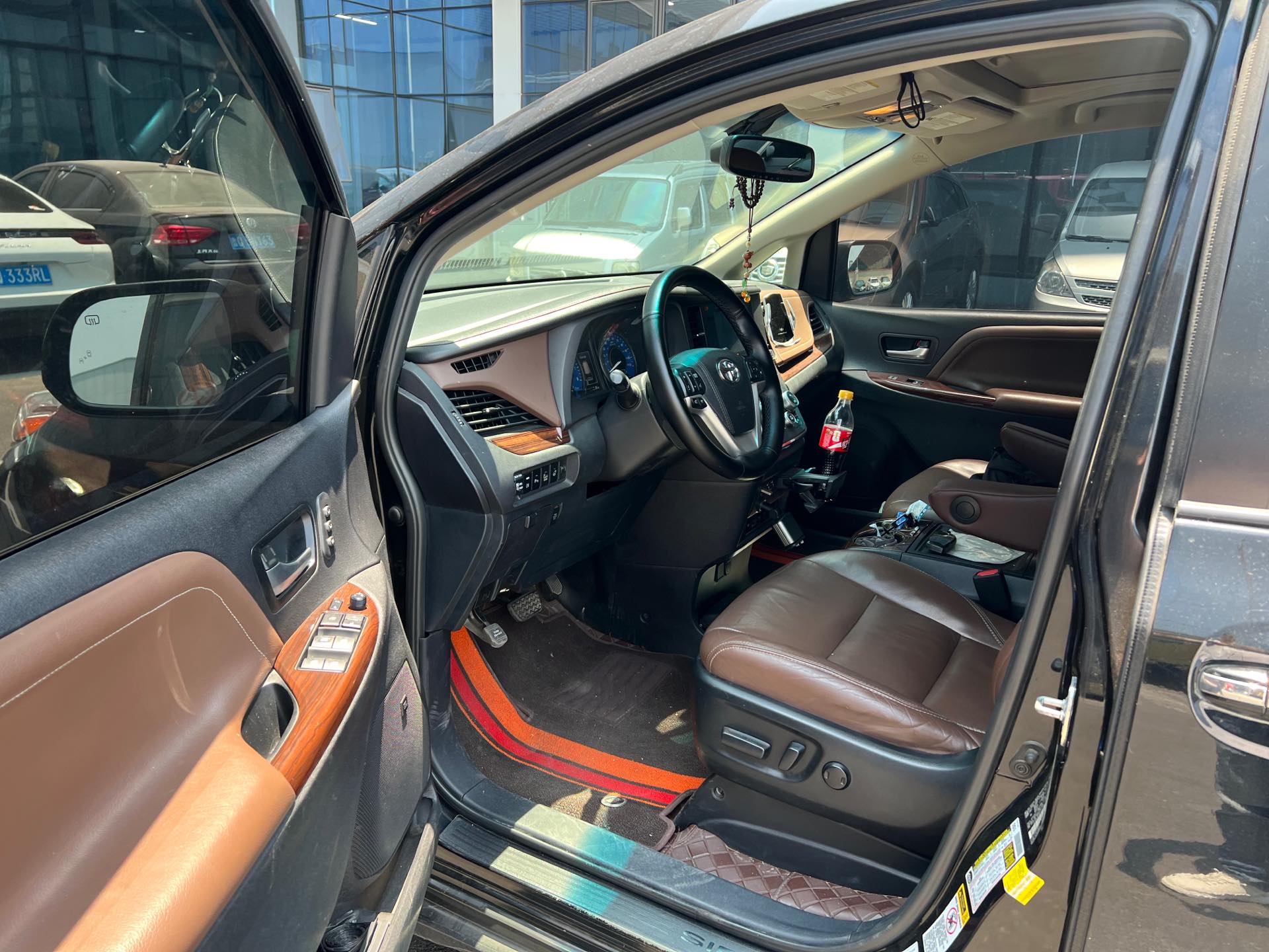 Toyota Sienna (Imported) 2015 Sienna 3.5 XLE Premium AWD 7-seater (U.S. specification) — 3