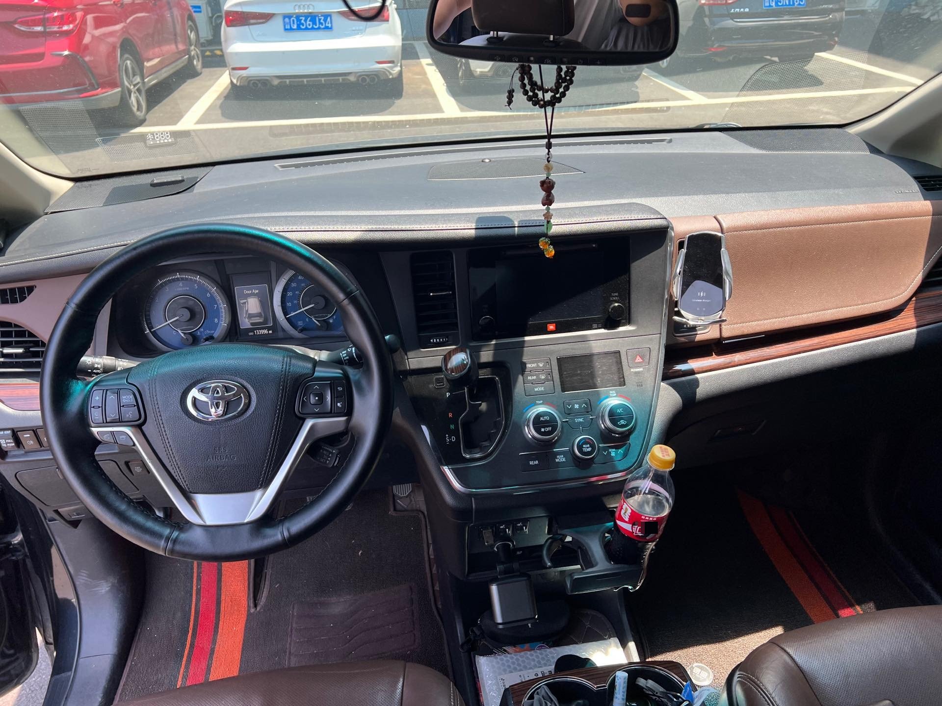 Toyota Sienna (Imported) 2015 Sienna 3.5 XLE Premium AWD 7-seater (U.S. specification) — 5