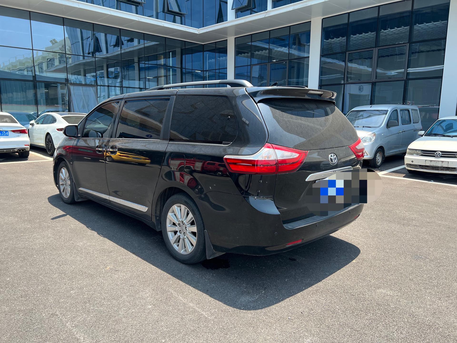 Toyota Sienna (Imported) 2015 Sienna 3.5 XLE Premium AWD 7-seater (U.S. specification) — 6