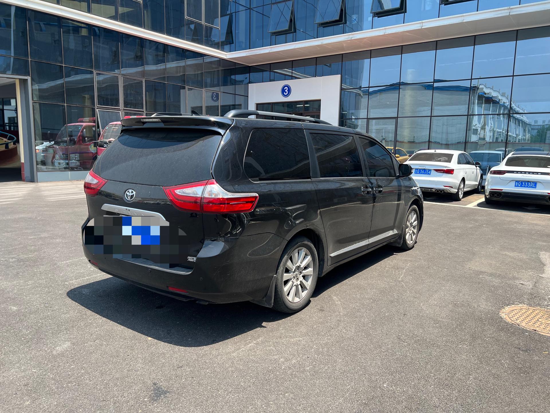 Toyota Sienna (Imported) 2015 Sienna 3.5 XLE Premium AWD 7-seater (U.S. specification) — 7