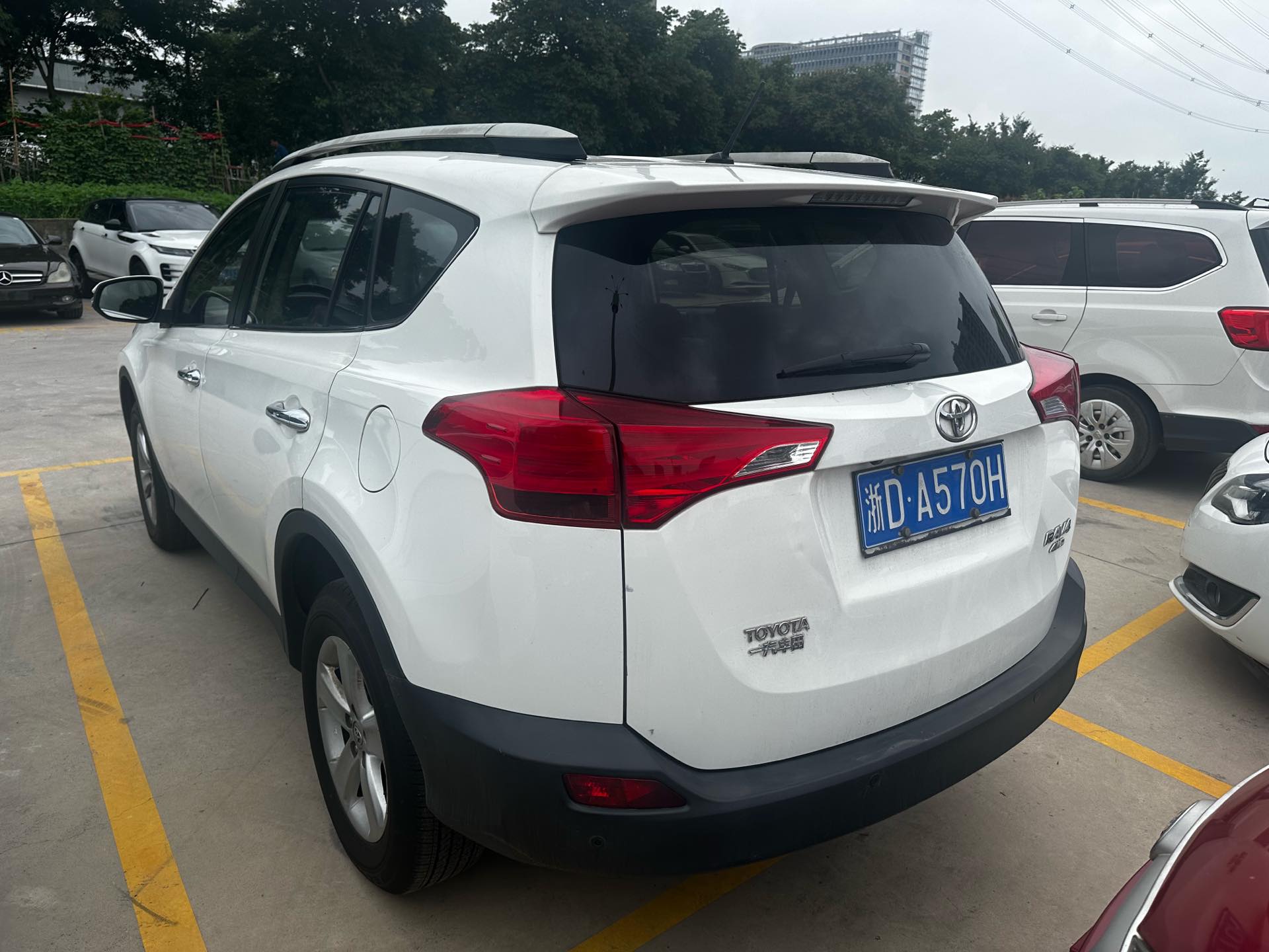 Toyota 2013 RAV4 2.5 Four-Wheel Drive Elite Edition — 4