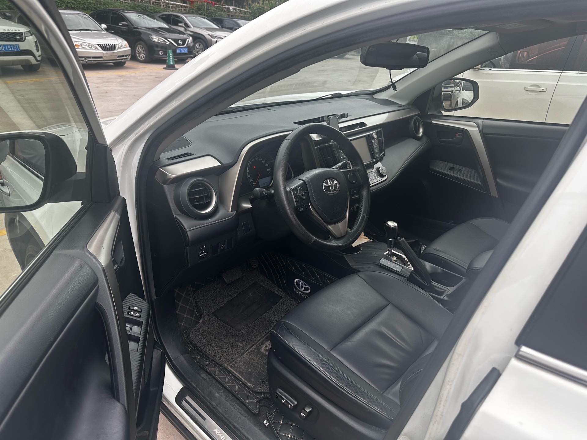 Toyota 2013 RAV4 2.5 Four-Wheel Drive Elite Edition — 5