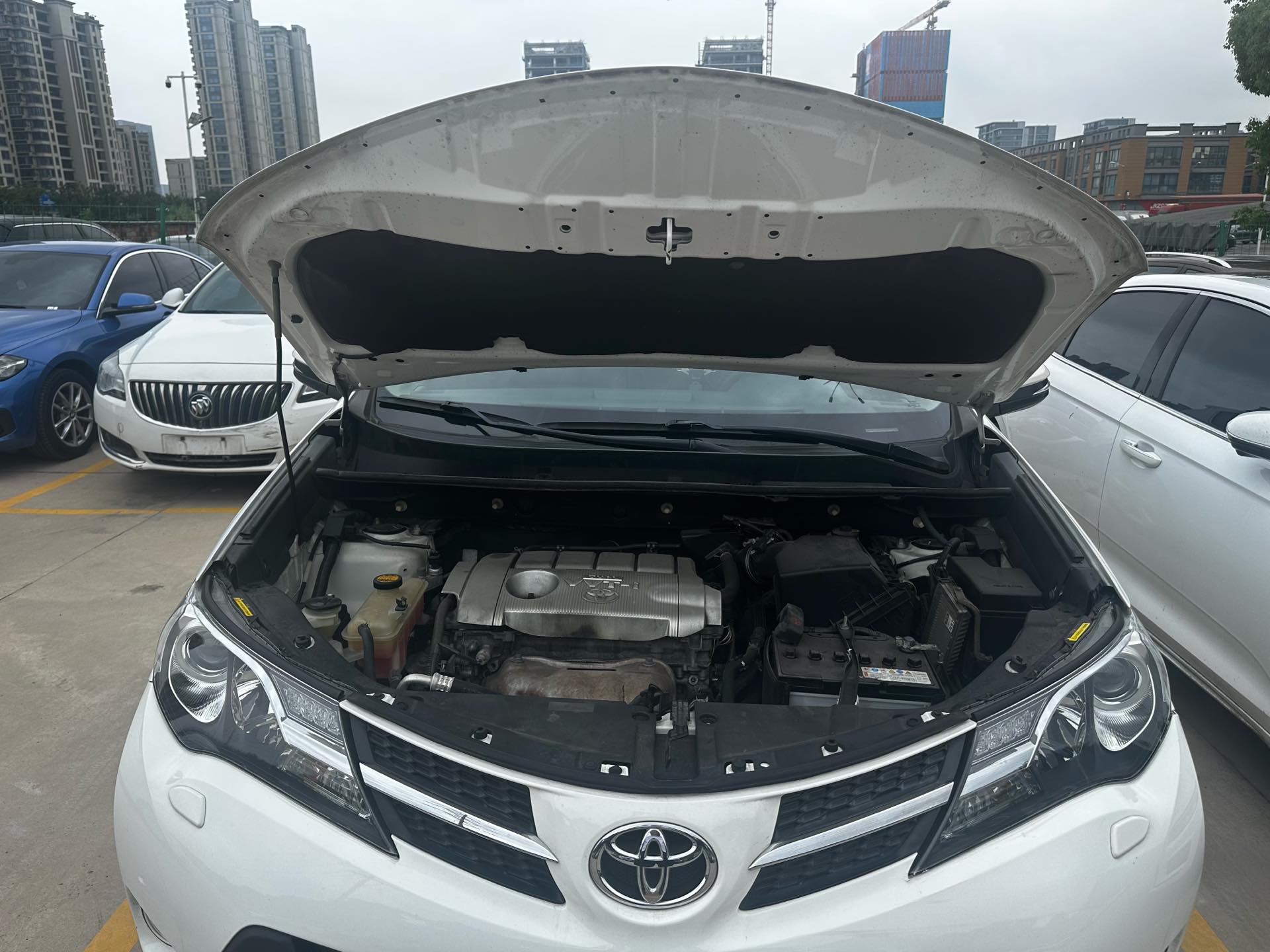 Toyota 2013 RAV4 2.5 Four-Wheel Drive Elite Edition — 12