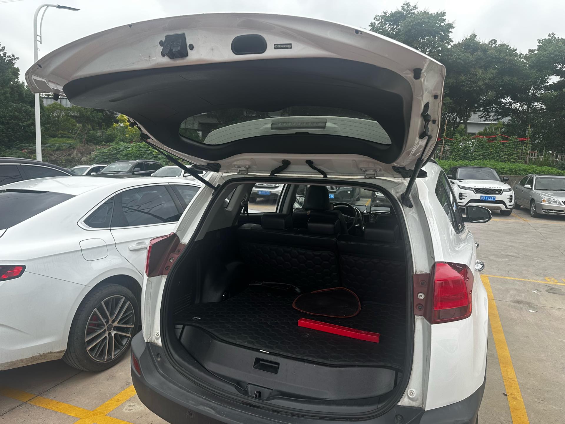 Toyota 2013 RAV4 2.5 Four-Wheel Drive Elite Edition — 18