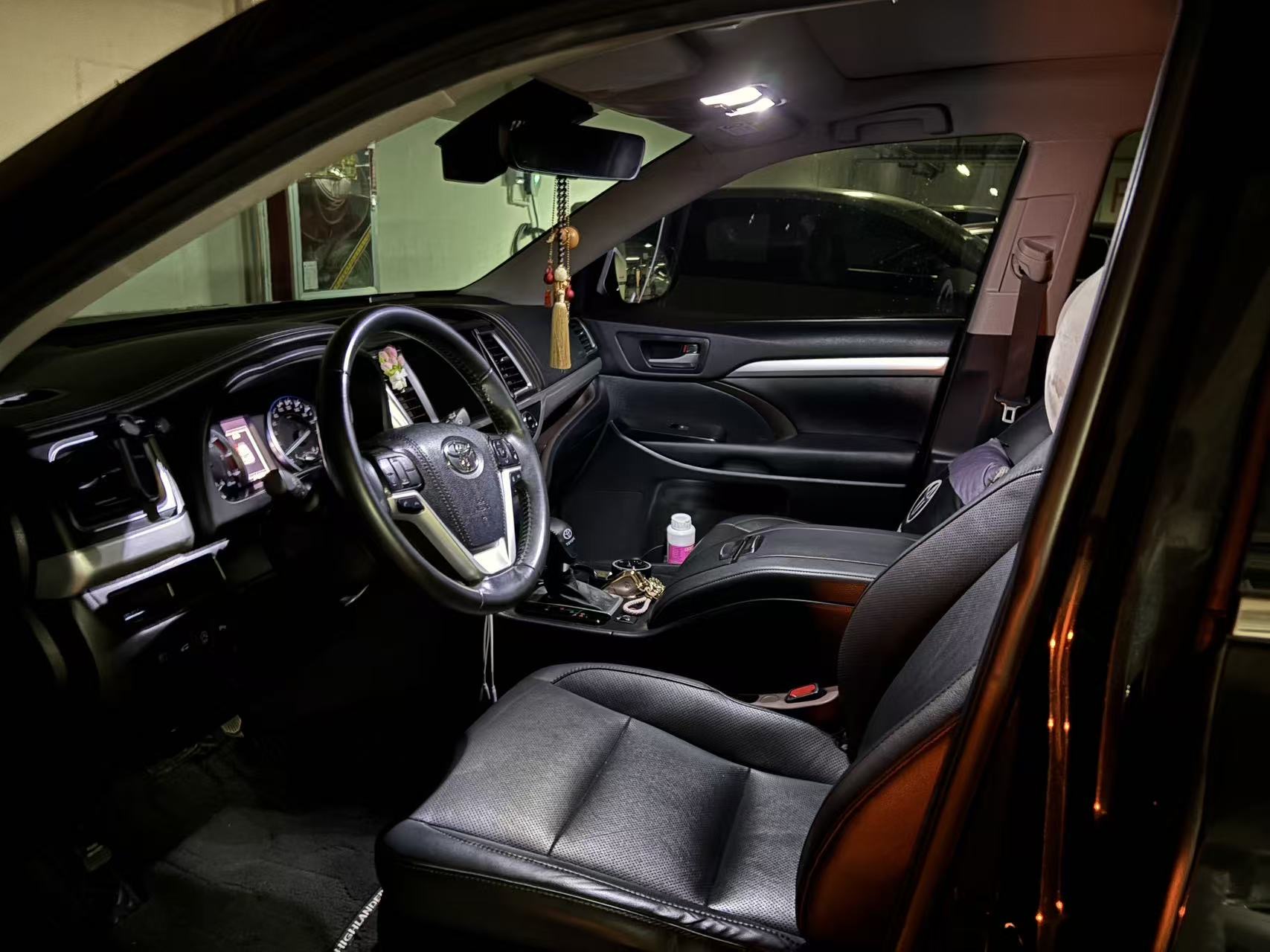 Toyota 2021 Highlander 2.0T 4WD Luxury 7-Seater — 3