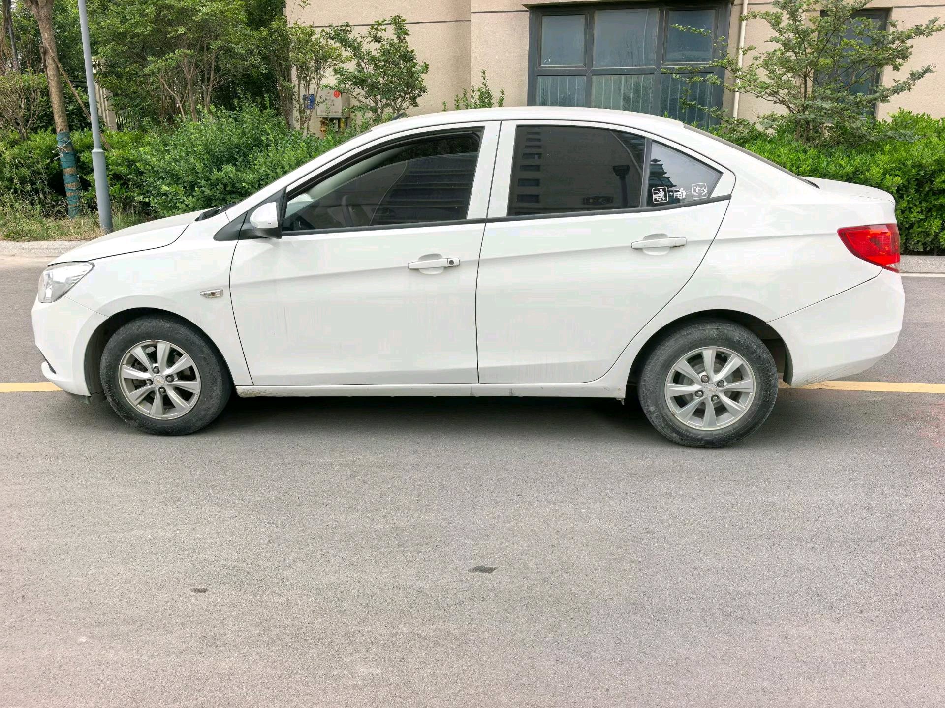 Chevrolet 2015 Sailo 3 1.3 Sequential Transmission Ideal Version — 7