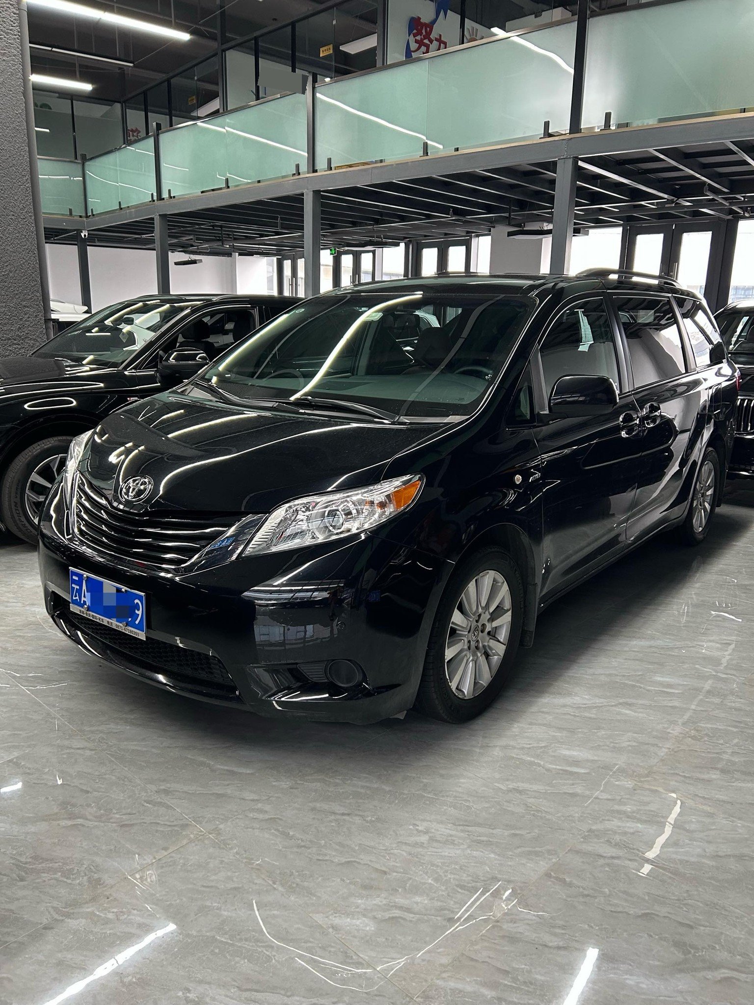 Toyota Sienna (Imported) 2017 Sienna 3.5 LE AWD 7-seater (U.S. specification)