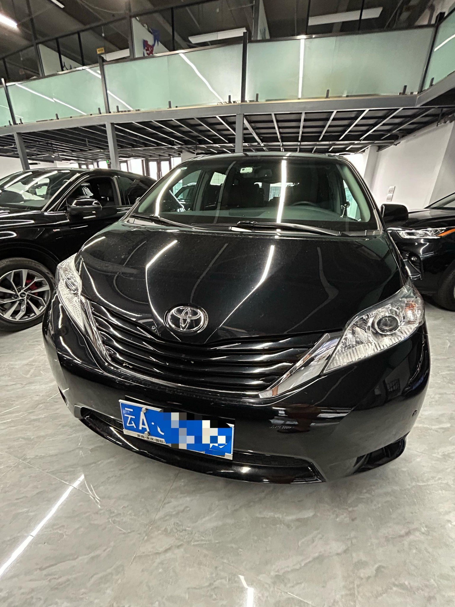 Toyota Sienna (Imported) 2017 Sienna 3.5 LE AWD 7-seater (U.S. specification) — 2