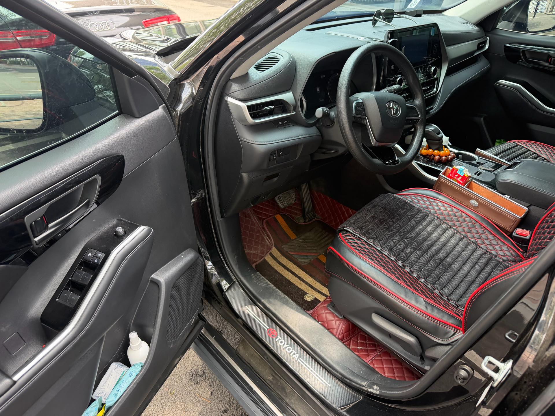 Toyota 2022 Highlander Hybrid 2.5 CVT 4WD Elite 7-seater — 2
