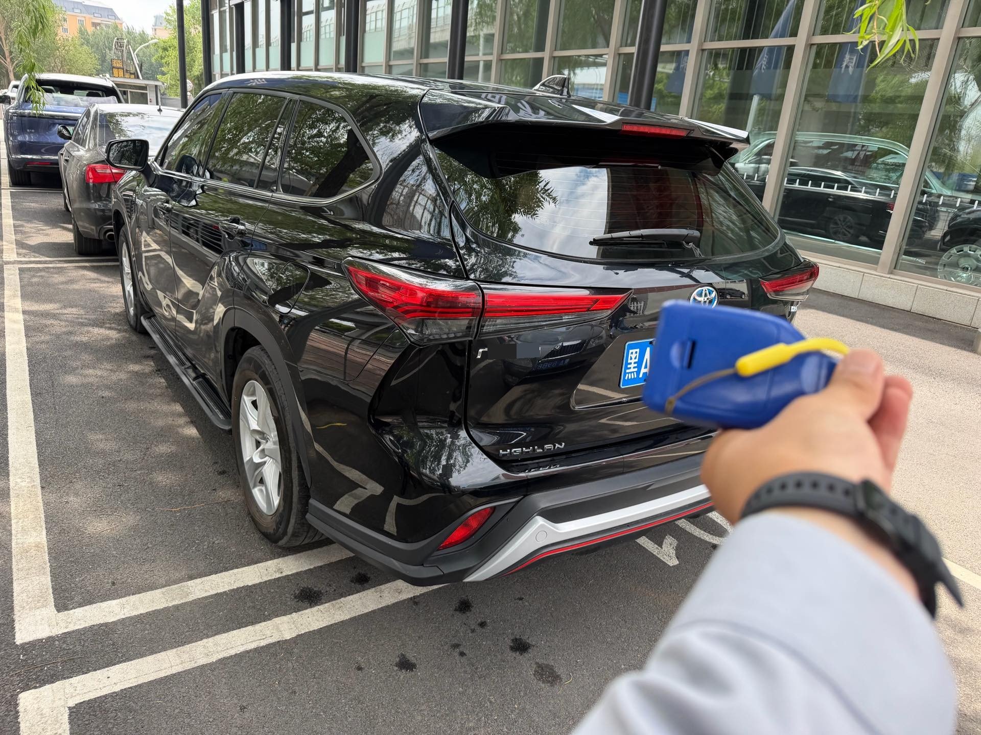 Toyota 2022 Highlander Hybrid 2.5 CVT 4WD Elite 7-seater — 5