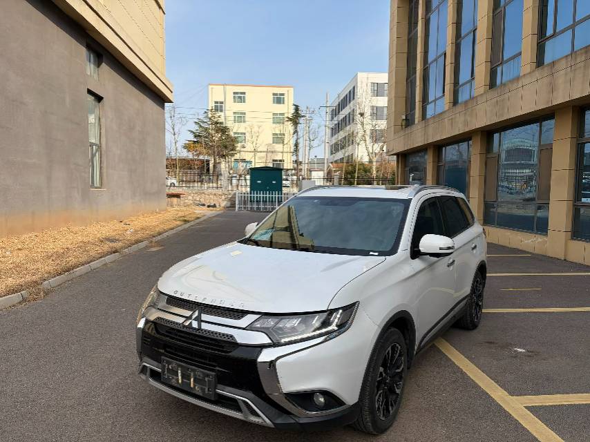 Mitsubishi 2019 Outlander 2.4 CVT 4WD Zhi Xiang Edition, 7 seats — photo 1