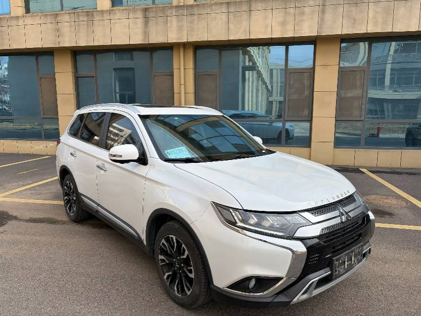 Mitsubishi 2019 Outlander 2.4 CVT 4WD Zhi Xiang Edition, 7 seats — 3