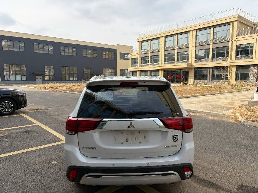 Mitsubishi 2019 Outlander 2.4 CVT 4WD Zhi Xiang Edition, 7 seats — 4