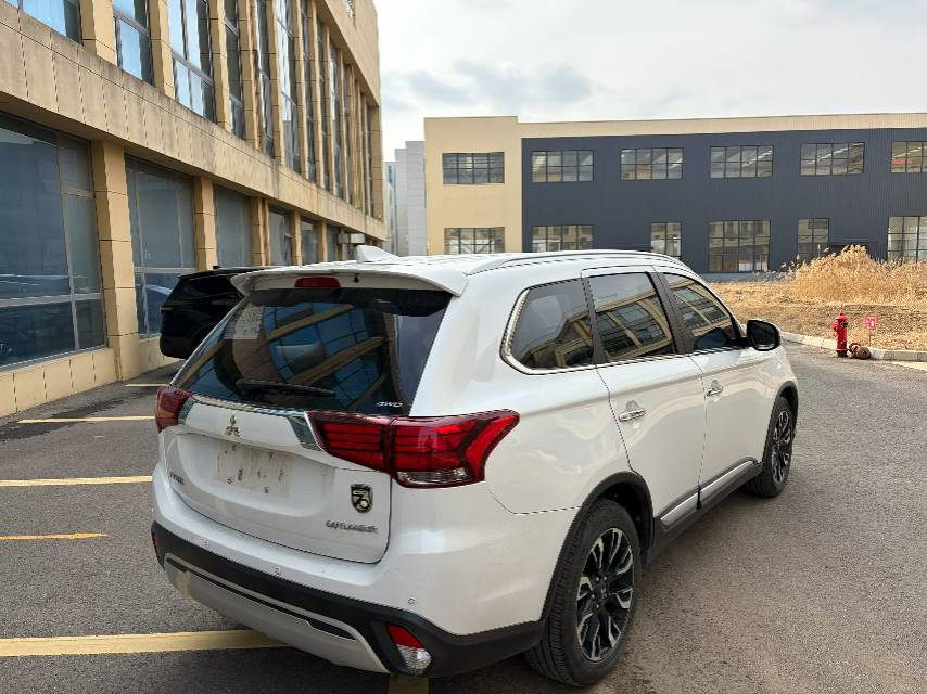 Mitsubishi 2019 Outlander 2.4 CVT 4WD Zhi Xiang Edition, 7 seats — 6