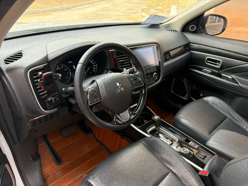Mitsubishi 2019 Outlander 2.4 CVT 4WD Zhi Xiang Edition, 7 seats — 7