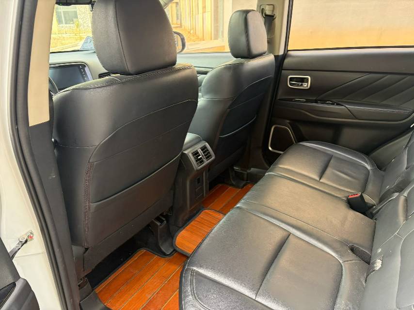 Mitsubishi 2019 Outlander 2.4 CVT 4WD Zhi Xiang Edition, 7 seats — 8