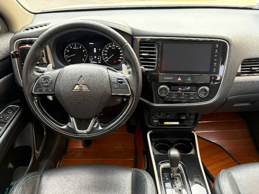 Mitsubishi 2019 Outlander 2.4 CVT 4WD Zhi Xiang Edition, 7 seats — 9