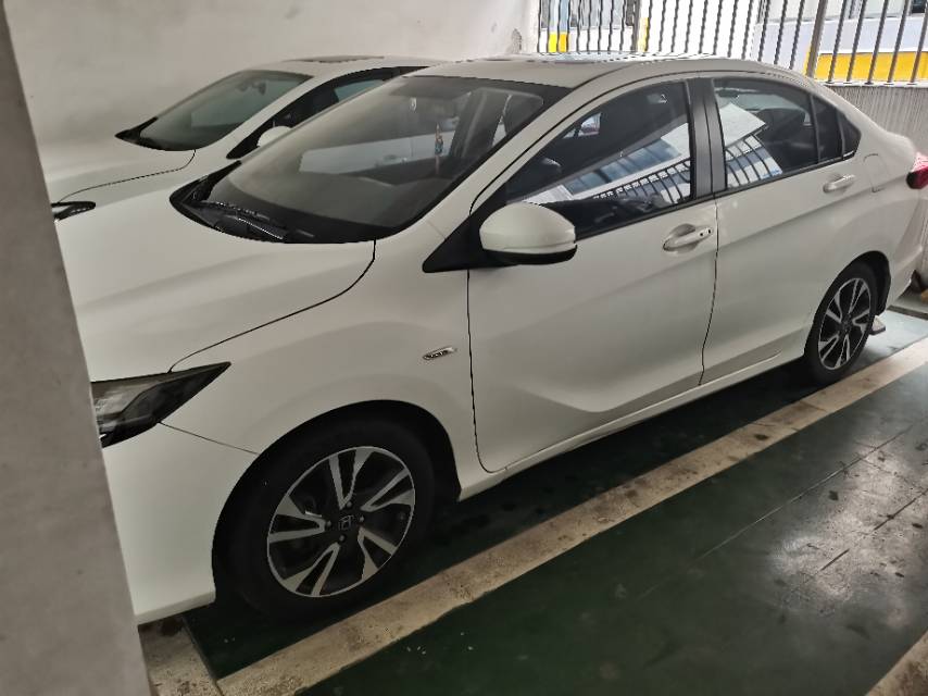 Honda Gienia 2016 City 1.5 CVT Luxury Edition — 3