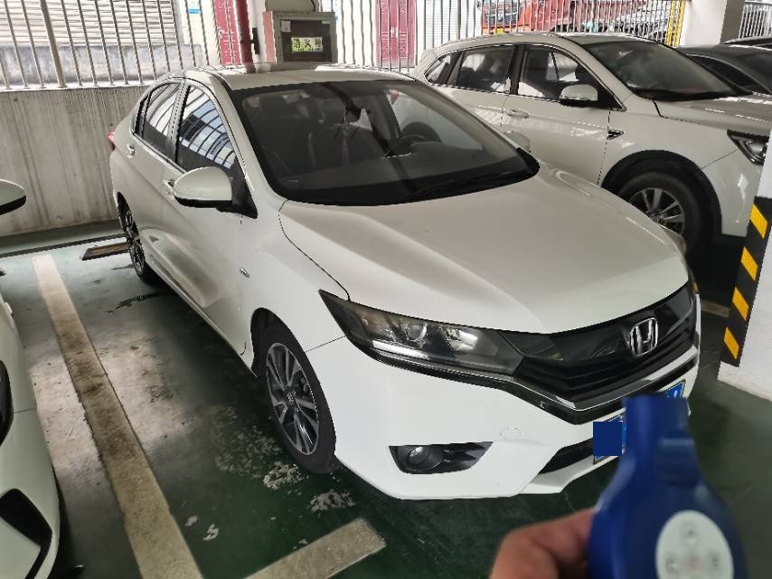 Honda Gienia 2016 City 1.5 CVT Luxury Edition — 4