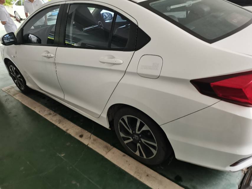 Honda Gienia 2016 City 1.5 CVT Luxury Edition — 6