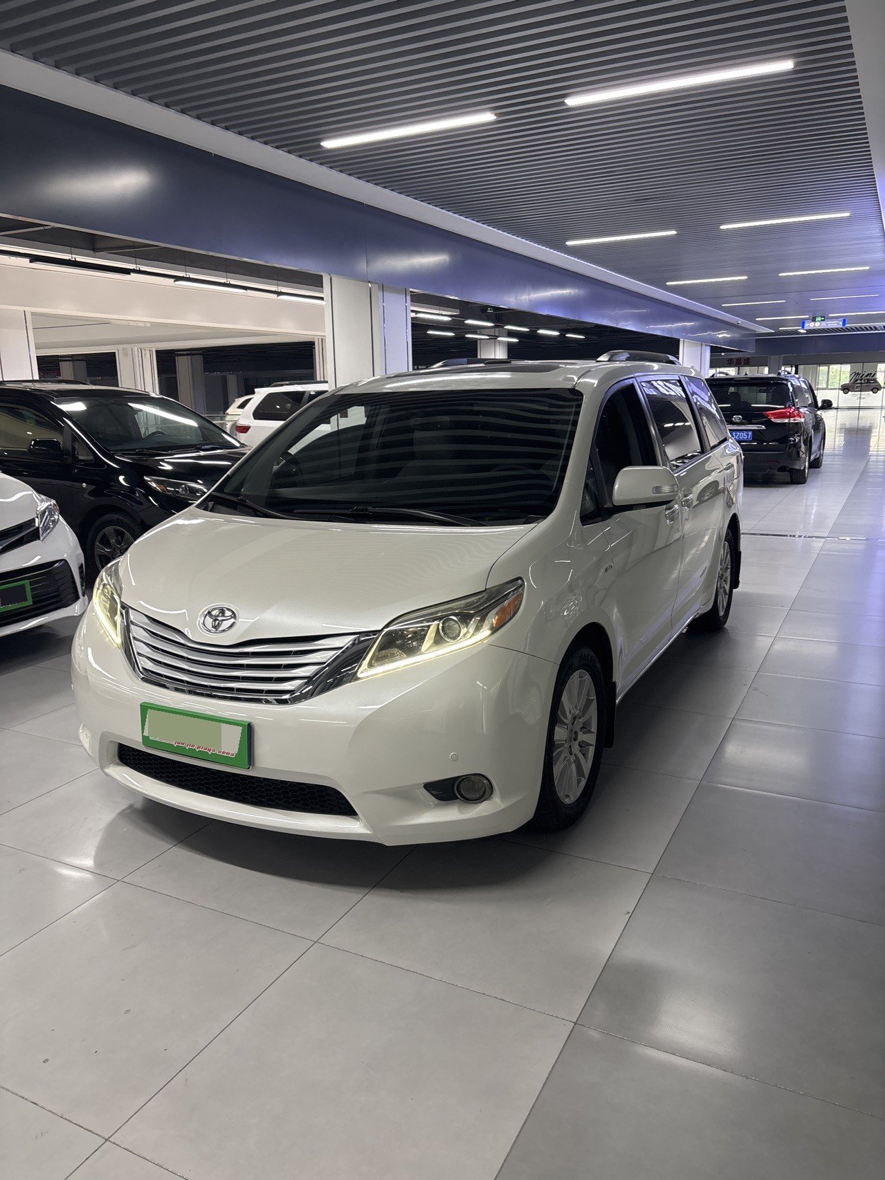 Toyota Sienna (Imported) 2017 Sienna 3.5 Limited, 4WD, 7-seater, U.S.-spec