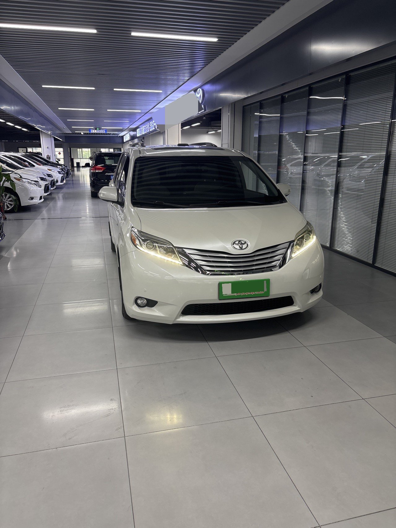 Toyota Sienna (Imported) 2017 Sienna 3.5 Limited, 4WD, 7-seater, U.S.-spec — 2