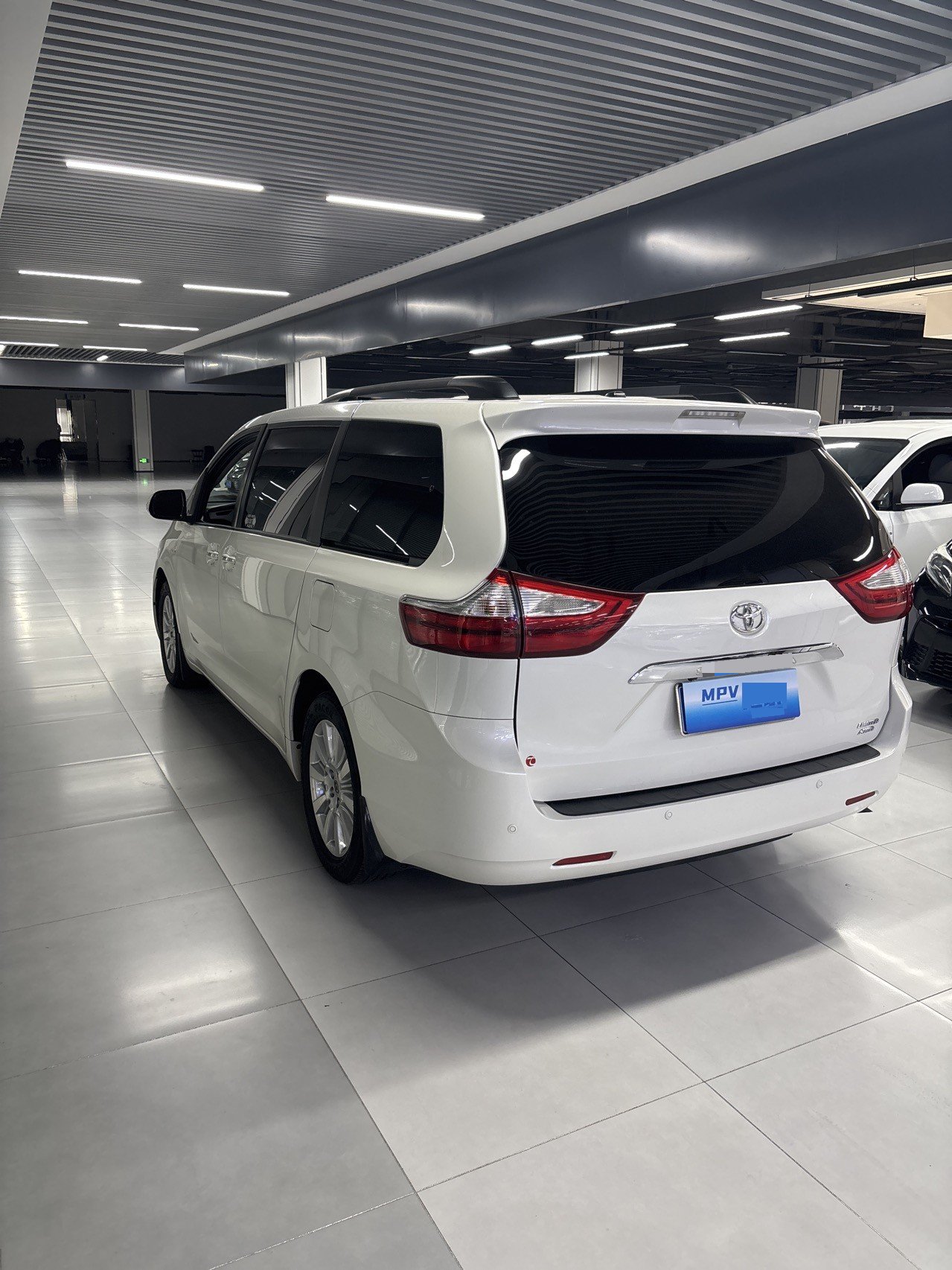 Toyota Sienna (Imported) 2017 Sienna 3.5 Limited, 4WD, 7-seater, U.S.-spec — 4
