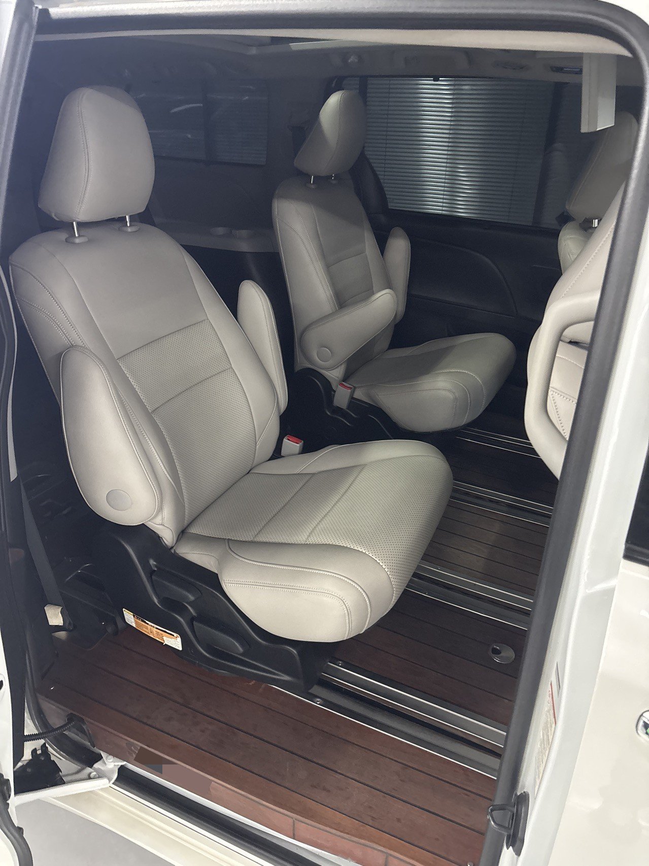 Toyota Sienna (Imported) 2017 Sienna 3.5 Limited, 4WD, 7-seater, U.S.-spec — 8