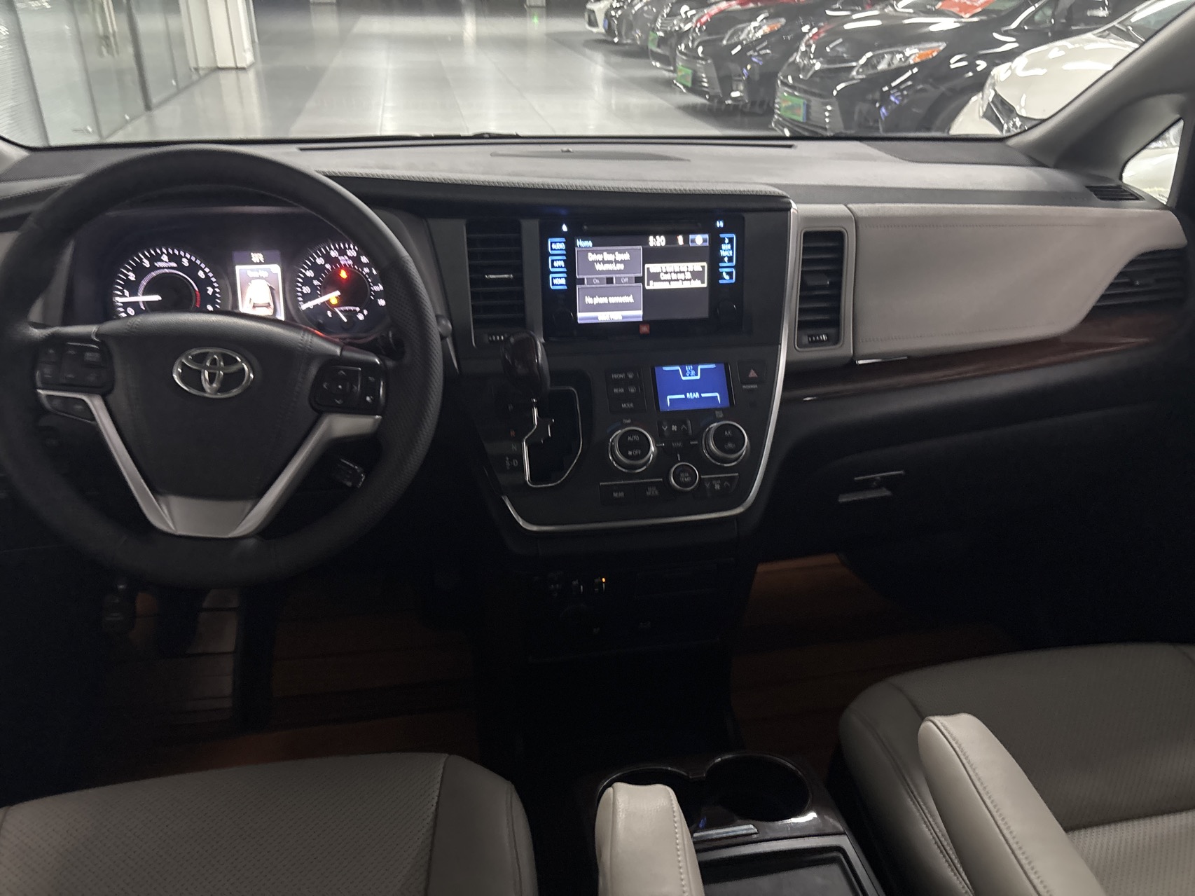 Toyota Sienna (Imported) 2017 Sienna 3.5 Limited, 4WD, 7-seater, U.S.-spec — 10