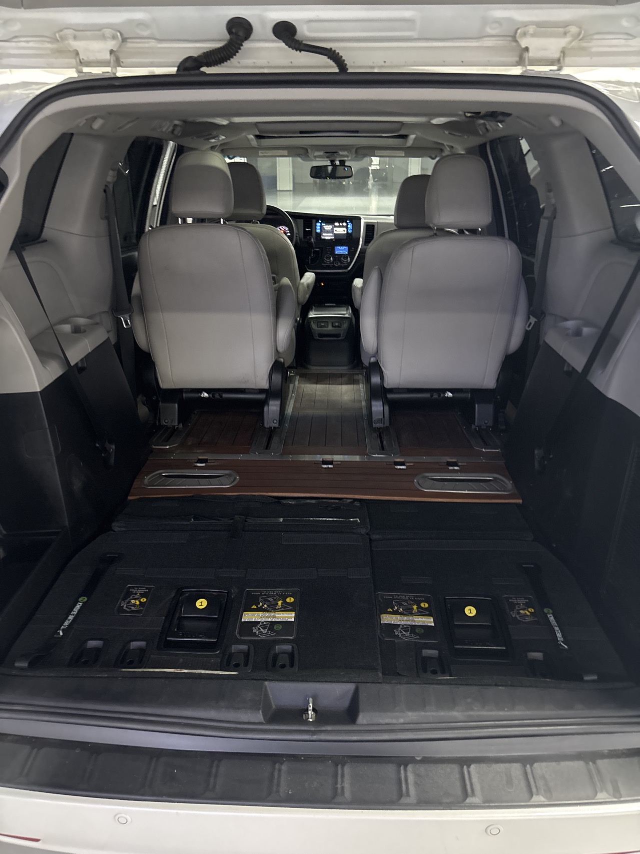 Toyota Sienna (Imported) 2017 Sienna 3.5 Limited, 4WD, 7-seater, U.S.-spec — 11