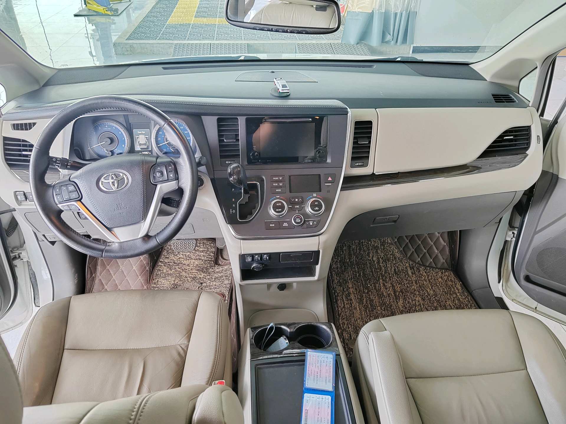 Toyota Sienna (Imported) 2017 Sienna 3.5 XLE Mobility Auto Access 2WD 7-seater U.S. specification — 2