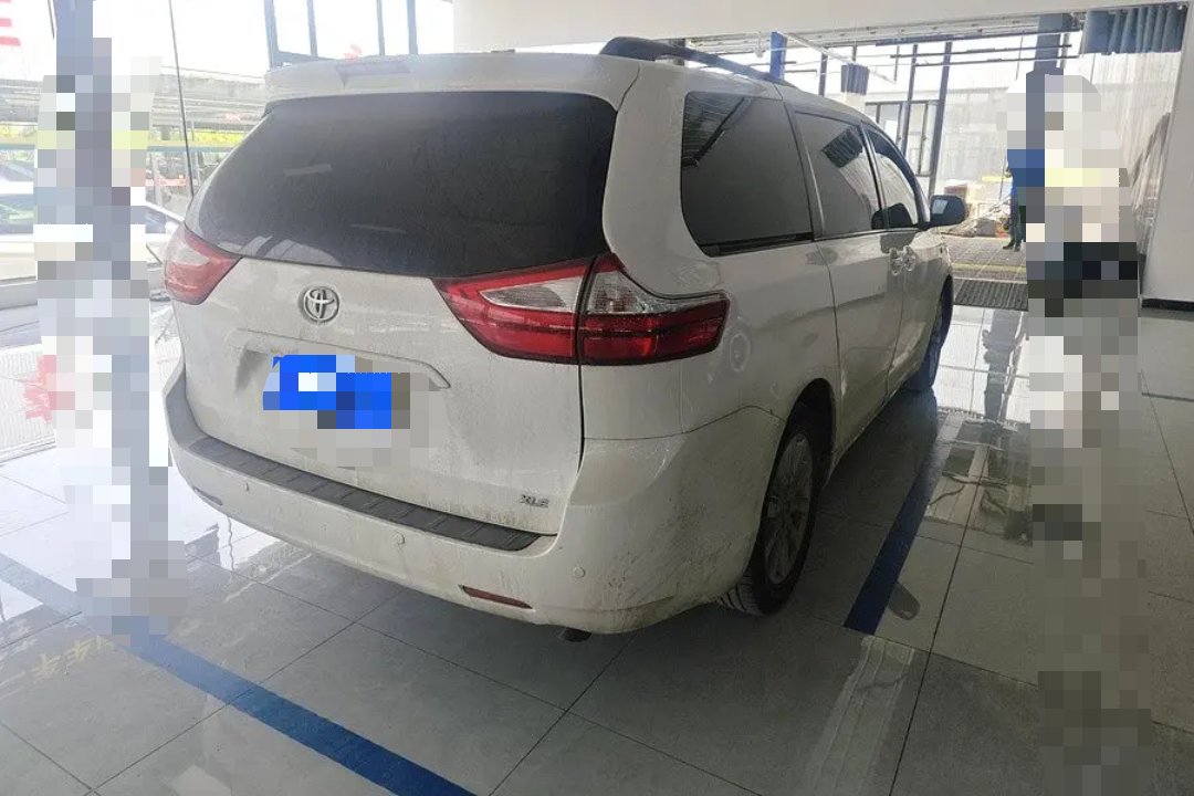 Toyota Sienna (Imported) 2017 Sienna 3.5 XLE Mobility Auto Access 2WD 7-seater U.S. specification — 5