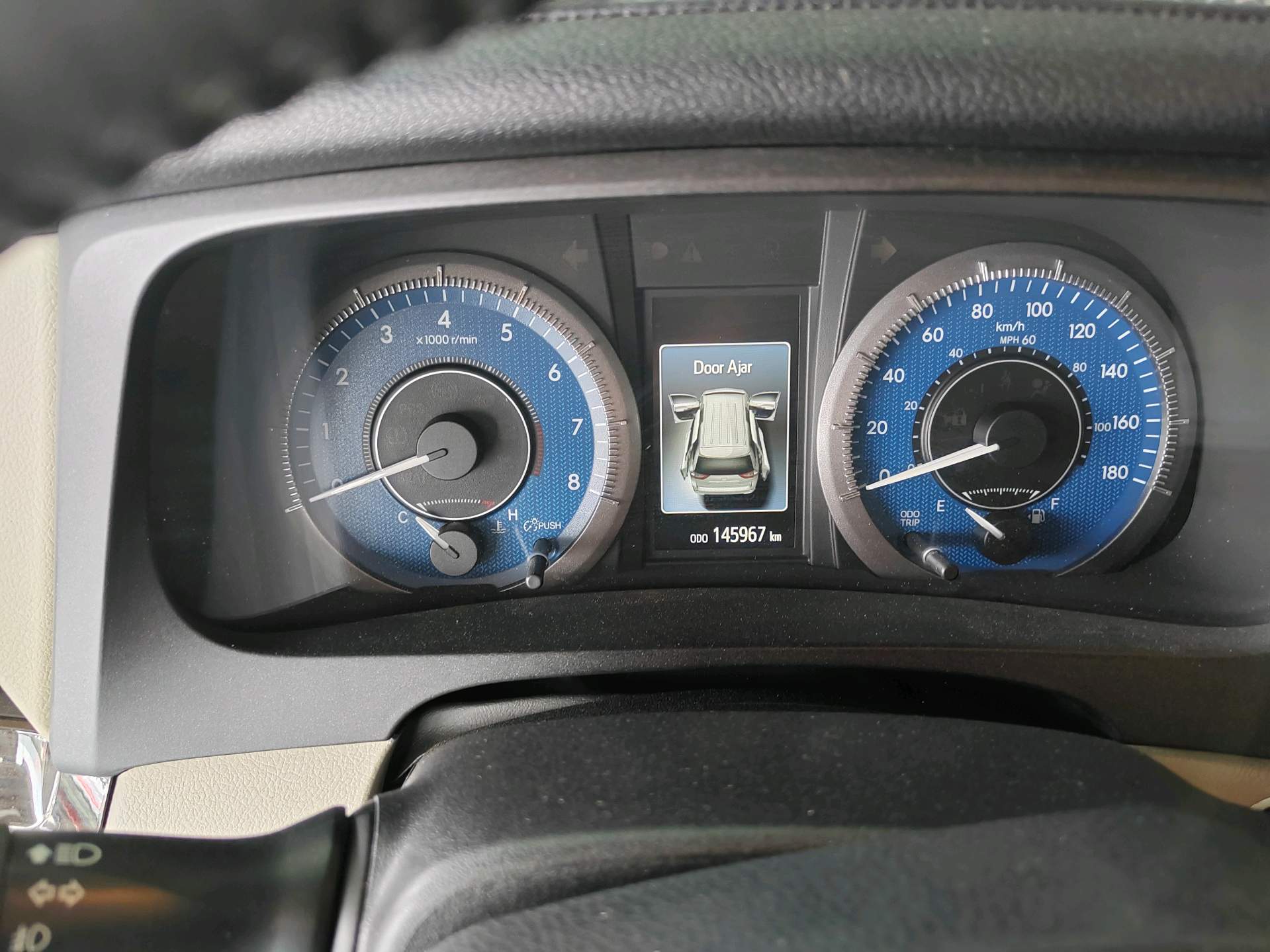 Toyota Sienna (Imported) 2017 Sienna 3.5 XLE Mobility Auto Access 2WD 7-seater U.S. specification — 6