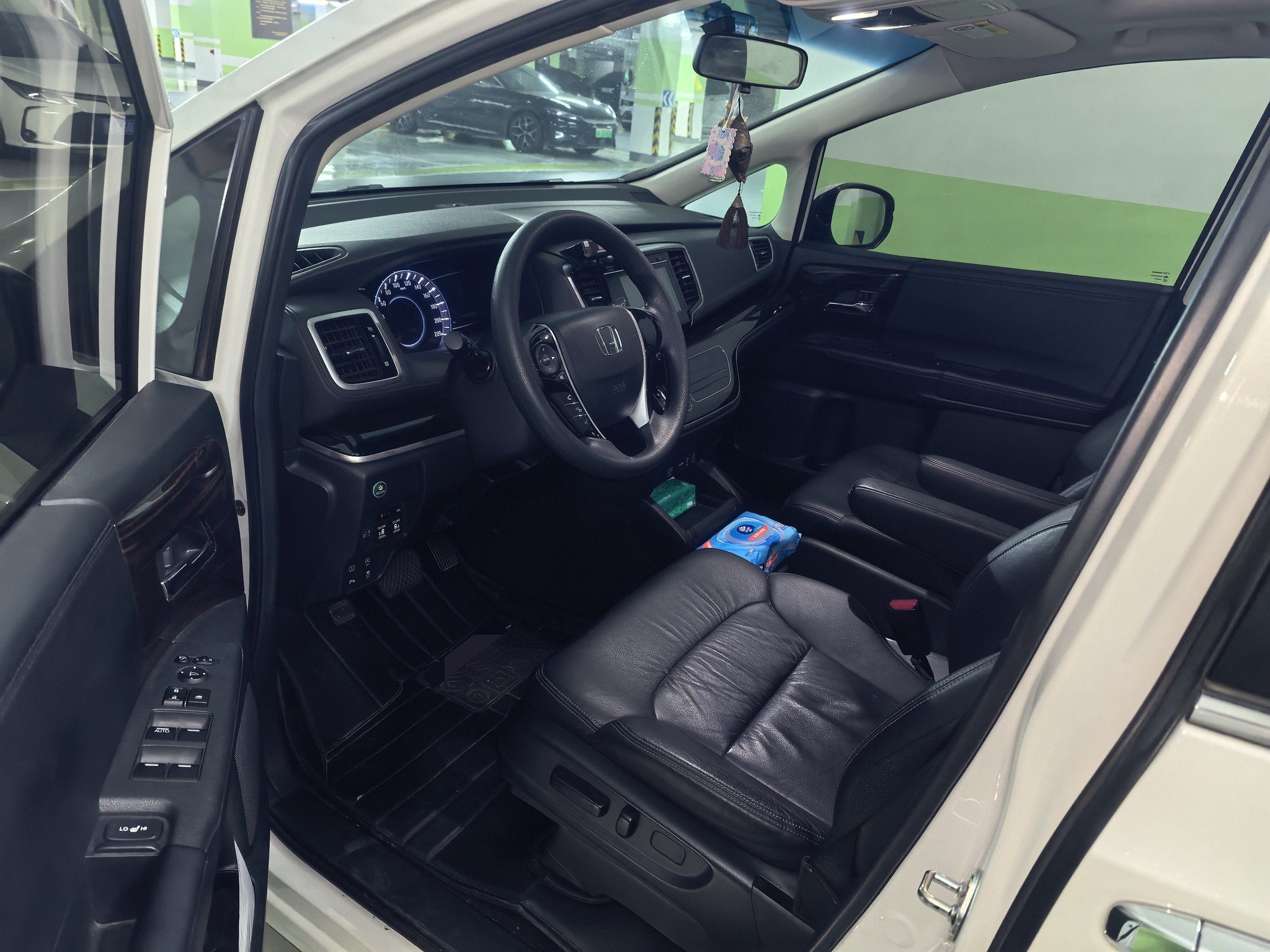 Honda 2018 Odyssey 2.4 CVT Luxury — 3