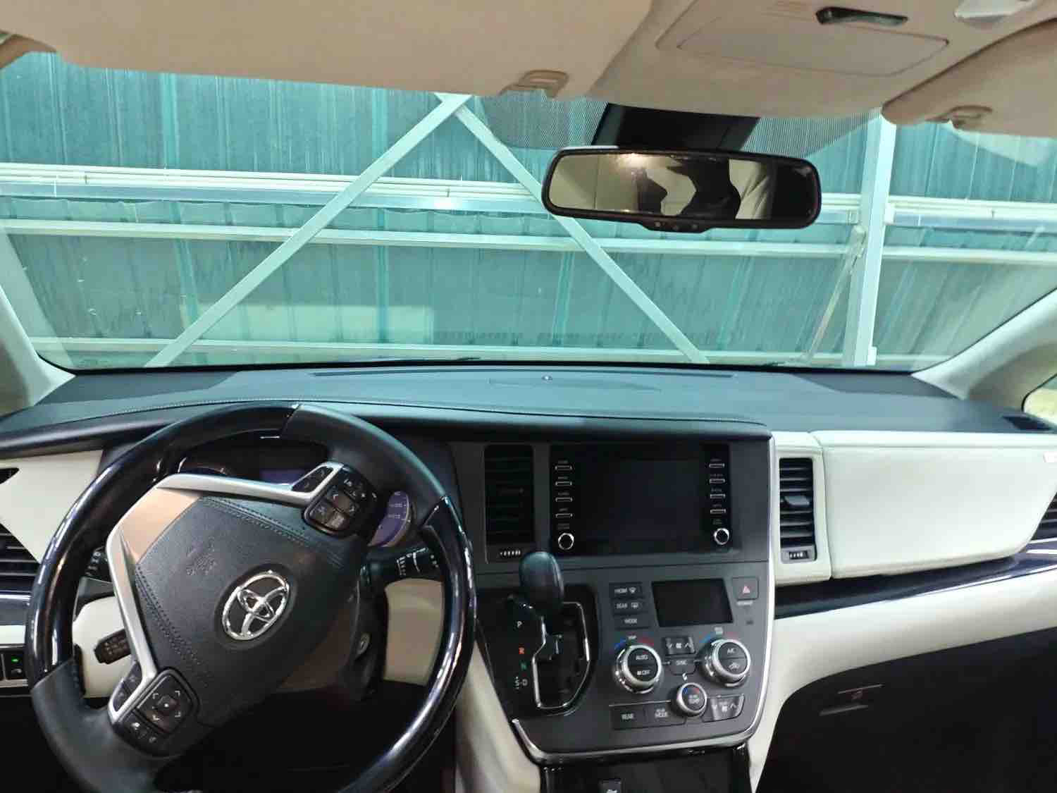 Toyota Sienna (Imported) 2018 Sienna 3.5L 2WD 7-seater U.S.-spec model — 3
