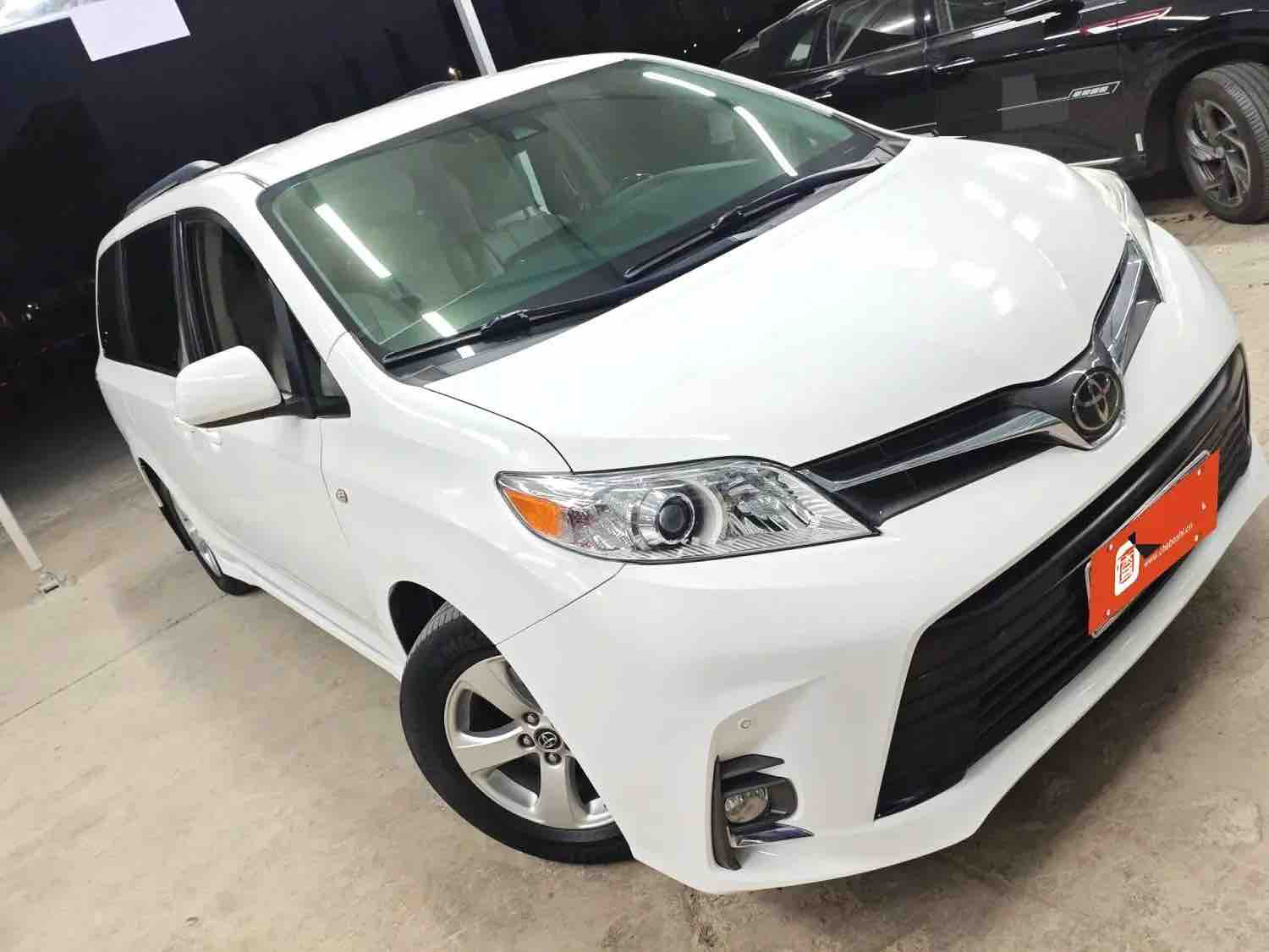 Toyota Sienna (Imported) 2018 Sienna 3.5L 2WD 7-seater U.S.-spec model — 4