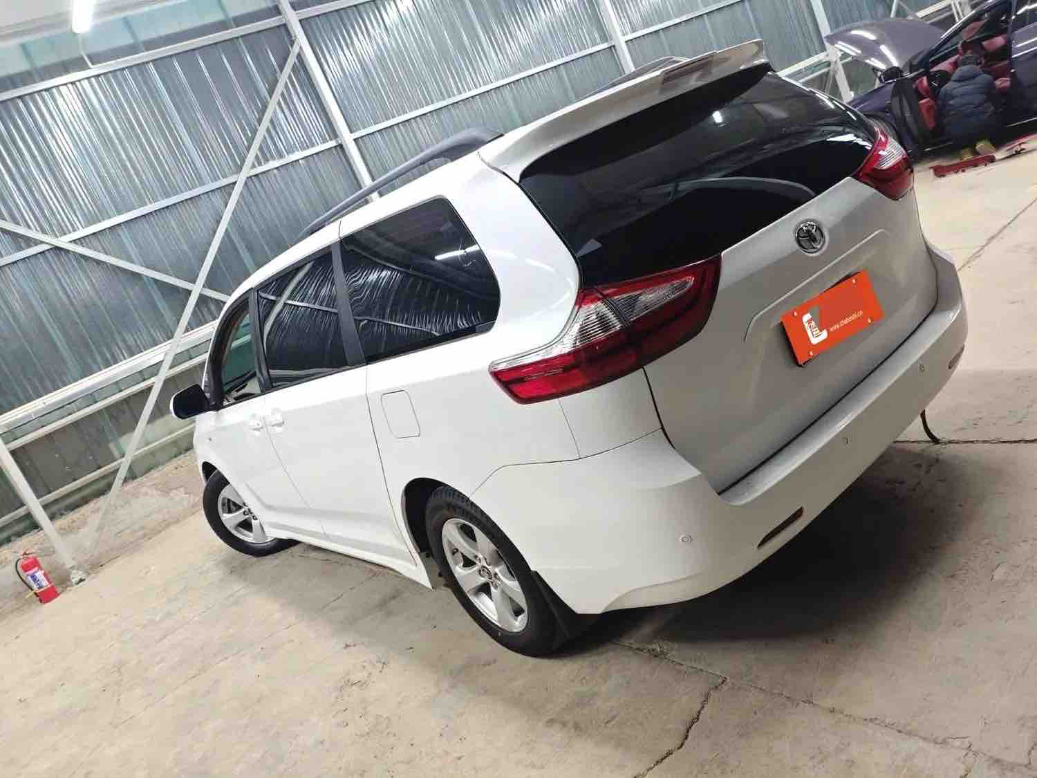 Toyota Sienna (Imported) 2018 Sienna 3.5L 2WD 7-seater U.S.-spec model — 5