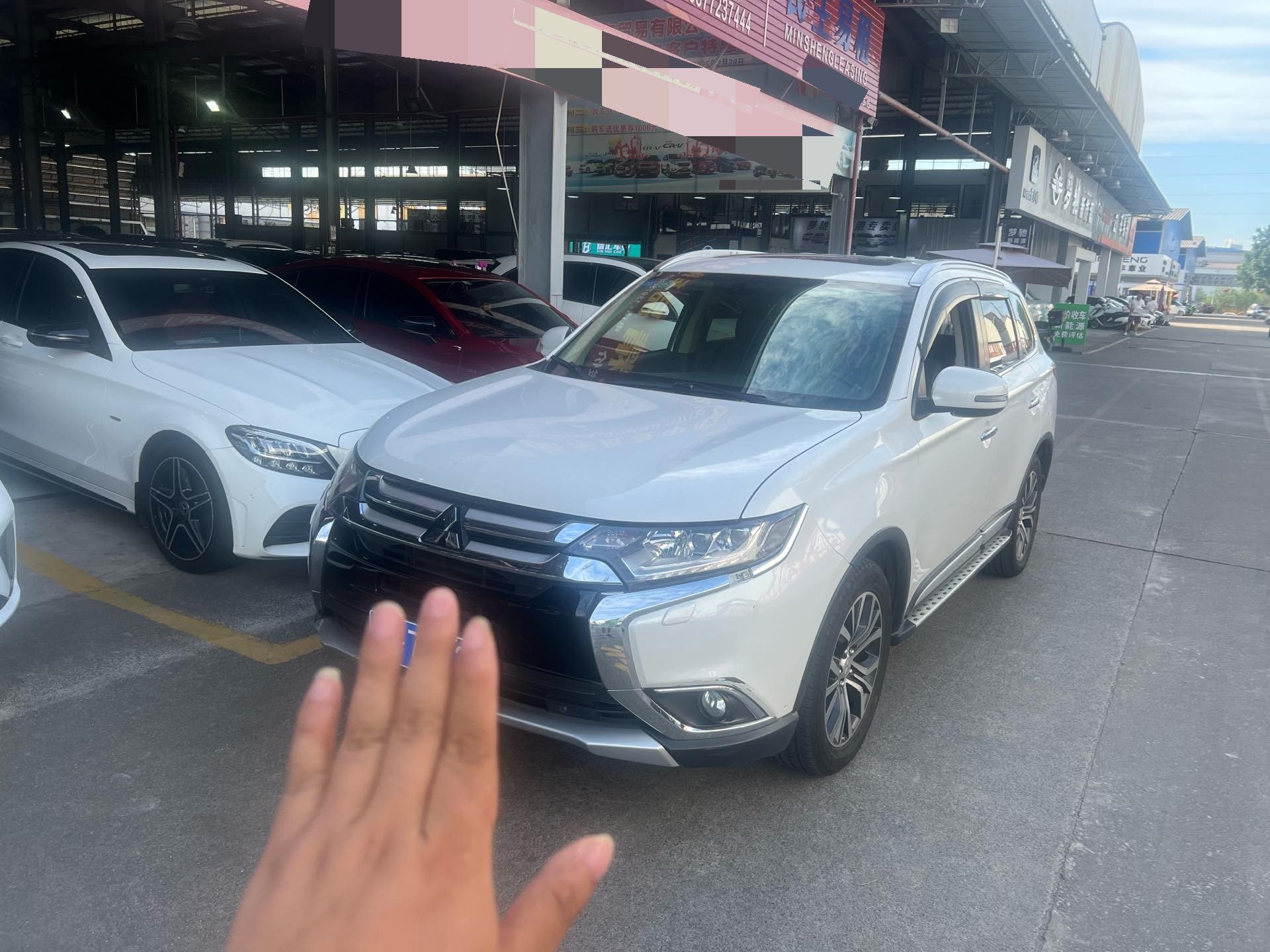 Mitsubishi 2016 Outlander 2.4 CVT 4WD Luxury 7-seater