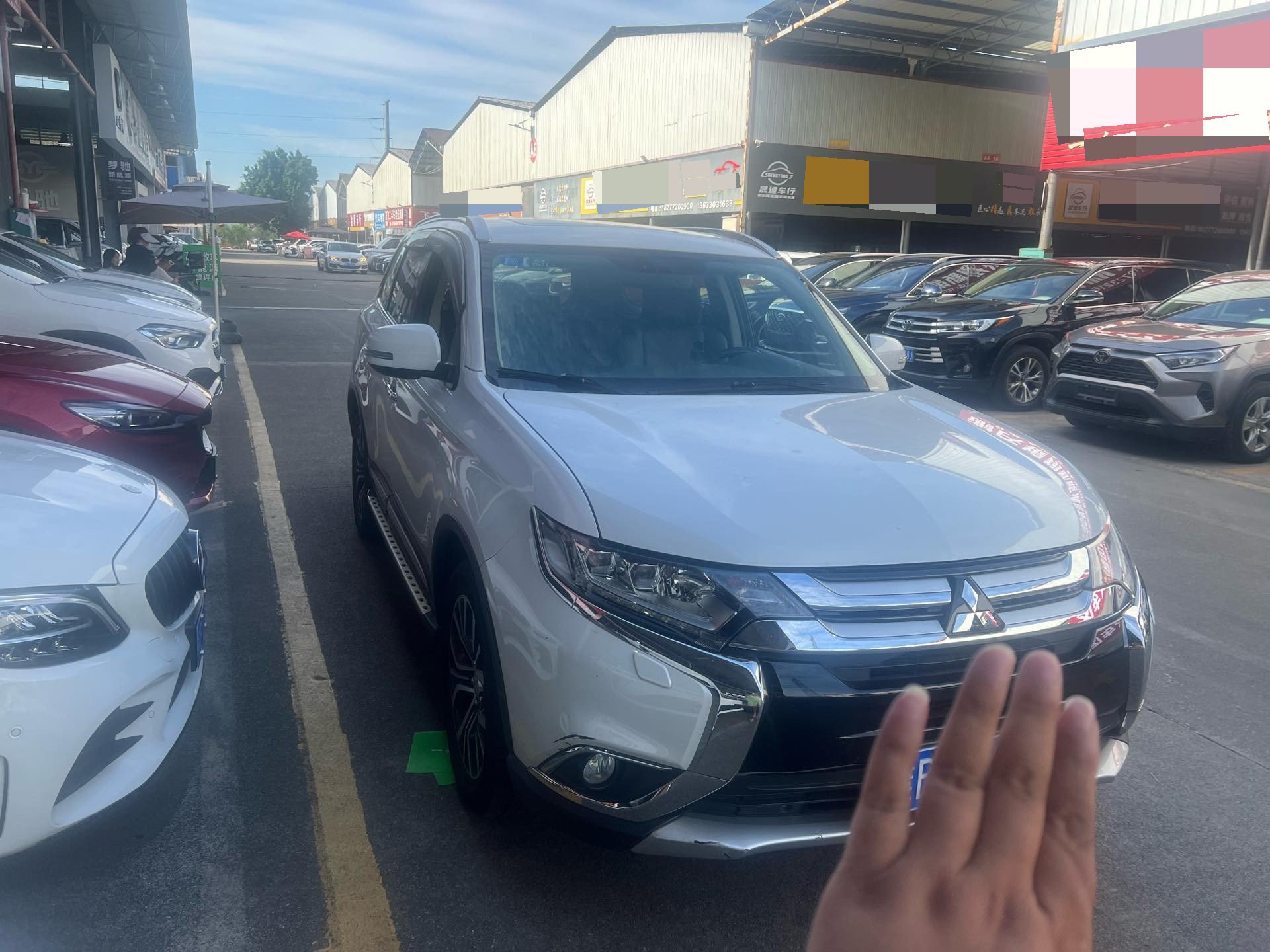 Mitsubishi 2016 Outlander 2.4 CVT 4WD Luxury 7-seater — 2