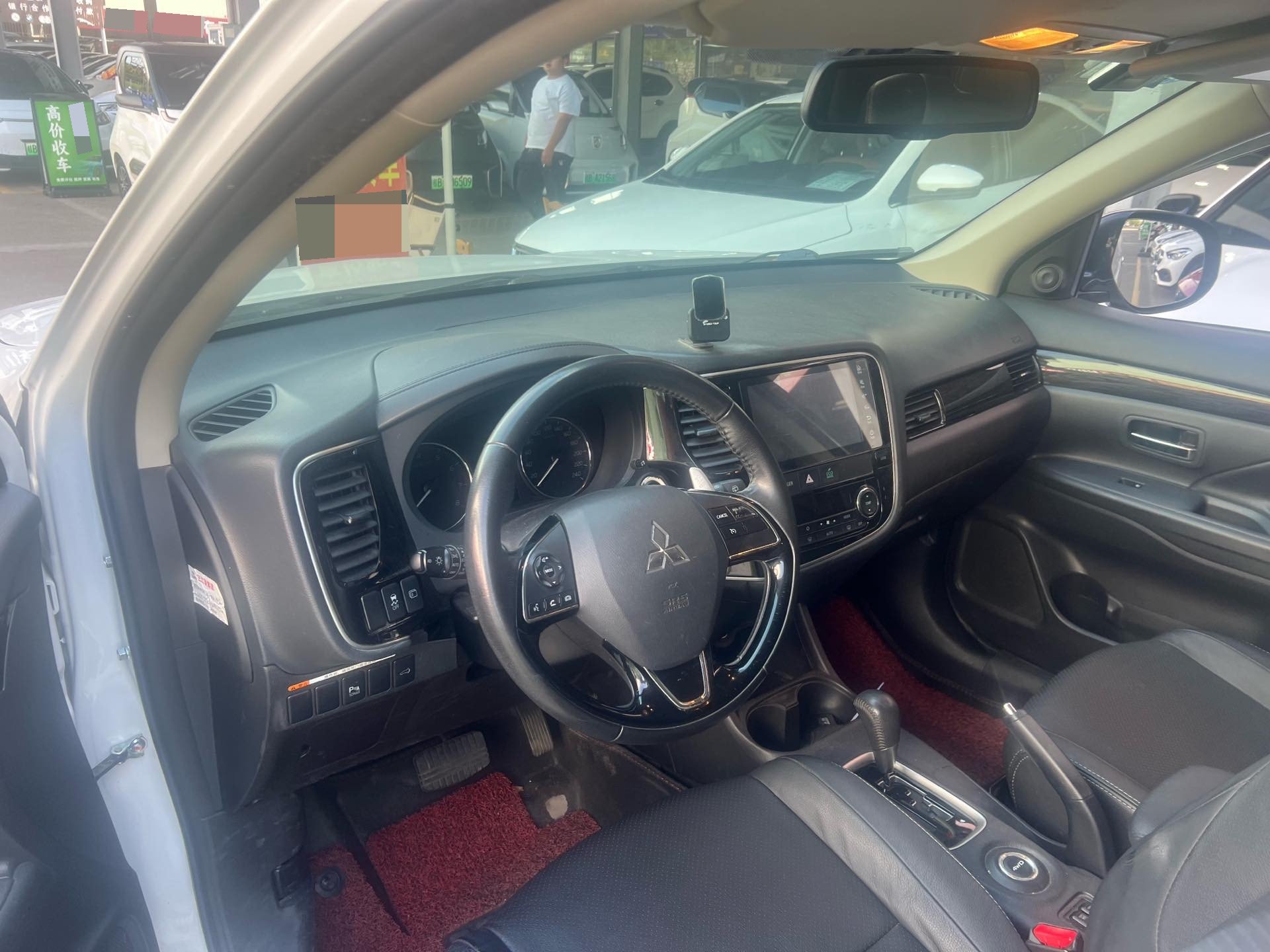 Mitsubishi 2016 Outlander 2.4 CVT 4WD Luxury 7-seater — 3
