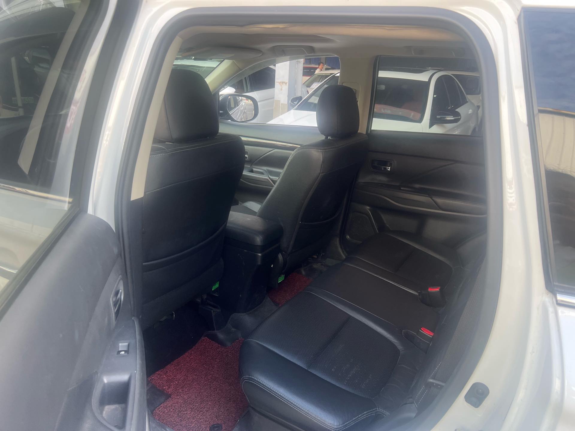 Mitsubishi 2016 Outlander 2.4 CVT 4WD Luxury 7-seater — 5