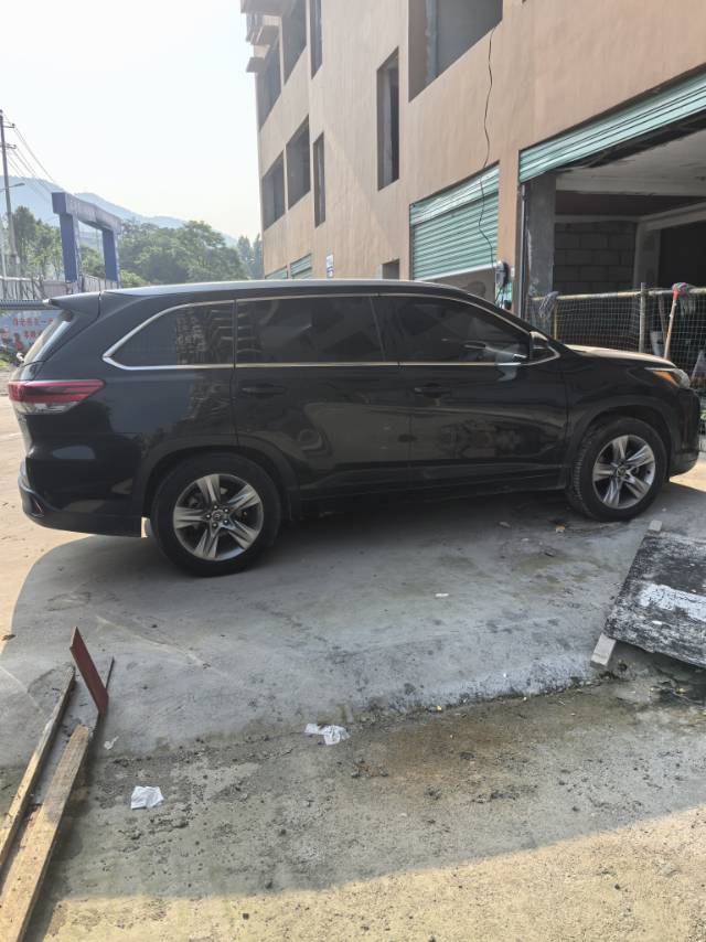 Toyota 2019 Highlander 2.0T 4WD Luxury 7-Seater — 3