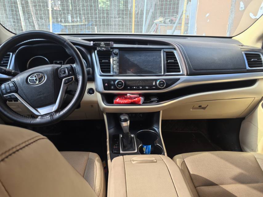 Toyota 2019 Highlander 2.0T 4WD Luxury 7-Seater — 6
